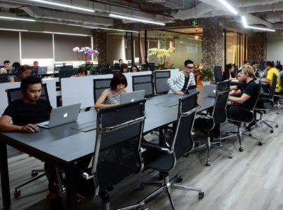 Chọn kiểu lưng ghế xoay văn phòng theo từng dáng người