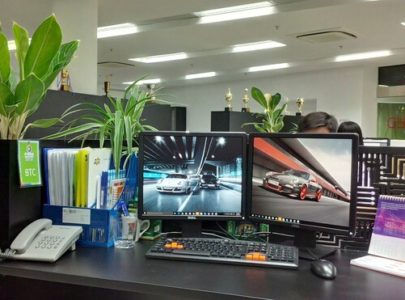 Hướng dẫn vệ sinh bàn làm việc văn phòng sạch sẽ và sáng bóng